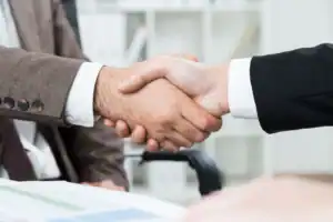 cómo contratar delegado protección datos empresa